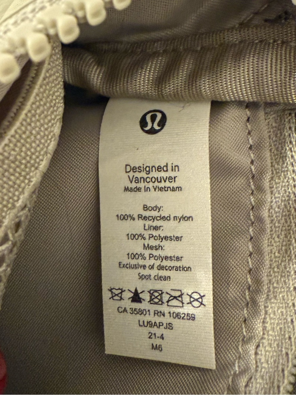 lululemon athletica Clean Lines Crossbody Bag with Black Strap - Picture 2 of 13